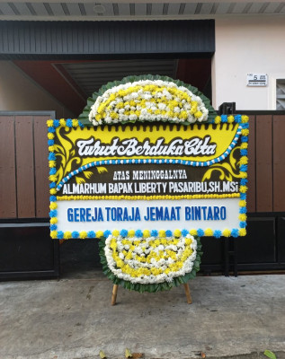 Papan Bunga Duka di Larangan Utara
